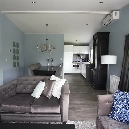 בקתה Familie Huis נונספייט